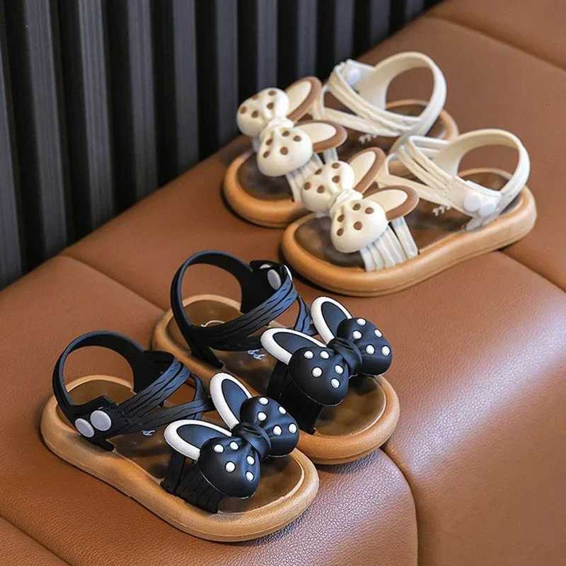 Cute butterfly decorated flat sandals for summer suitable for girls princesses children slippers anti slip beaver outdoor flip up childrens shoesT2503