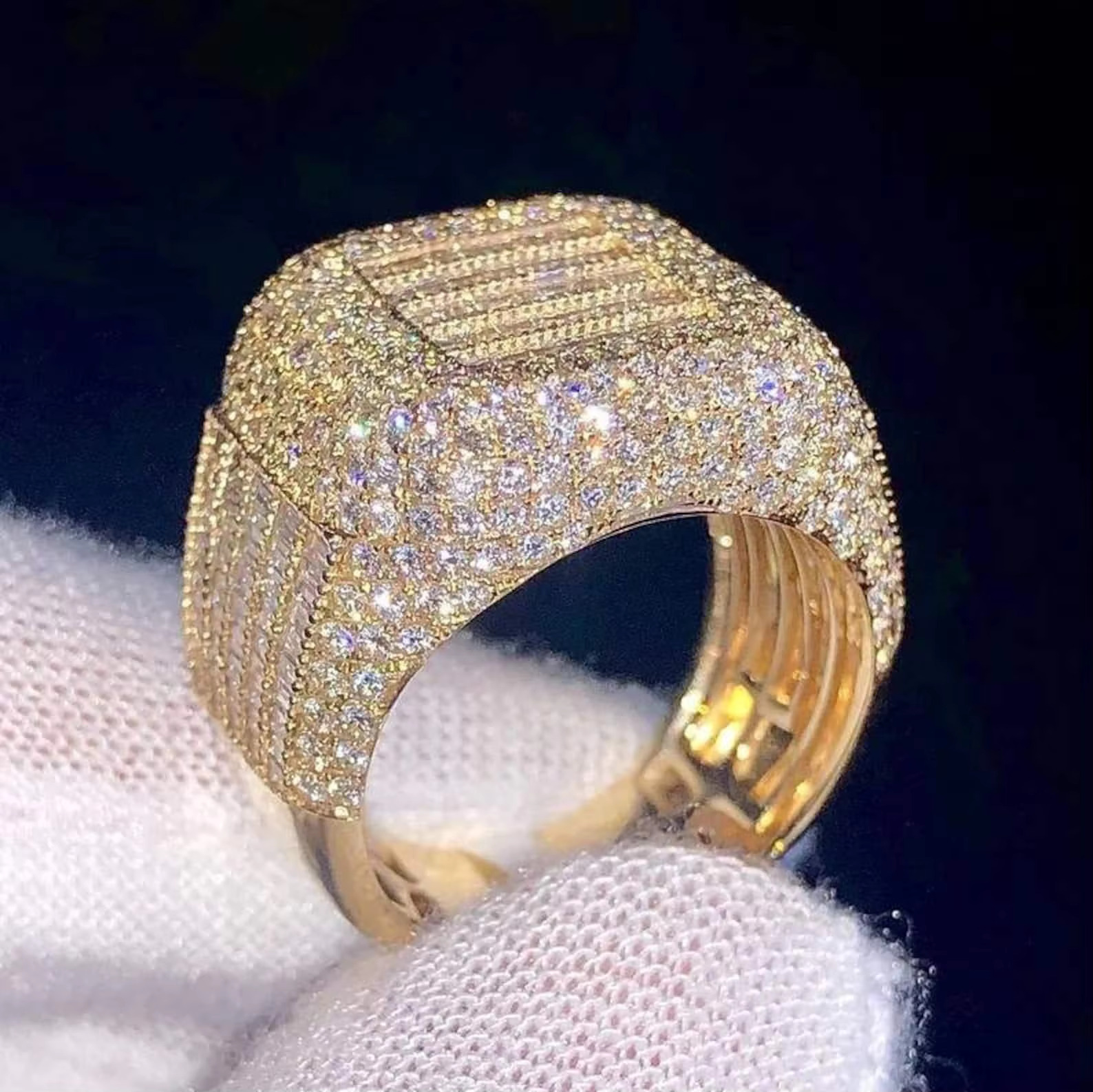 Mens Ring Trend Hip Hop Ice Out VVS Natural 10K 14K 18K Gold Full Diamond Rounded Alphabet Ring Luxury Costume Jewelry