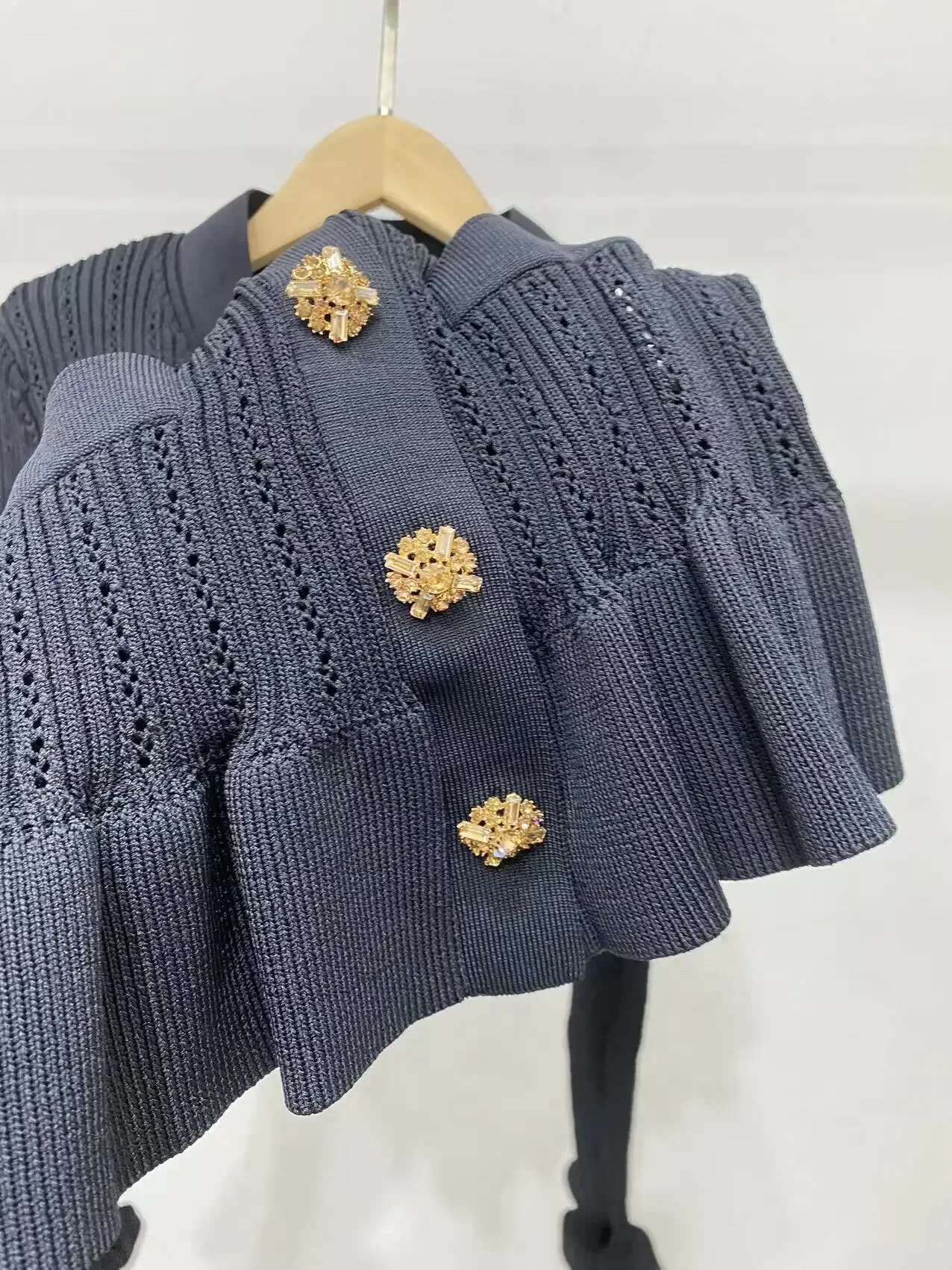 Women's Black Knitted Long-Sleeved Cardigan V-Neck Slim Fit Classic Design Ladies Tops