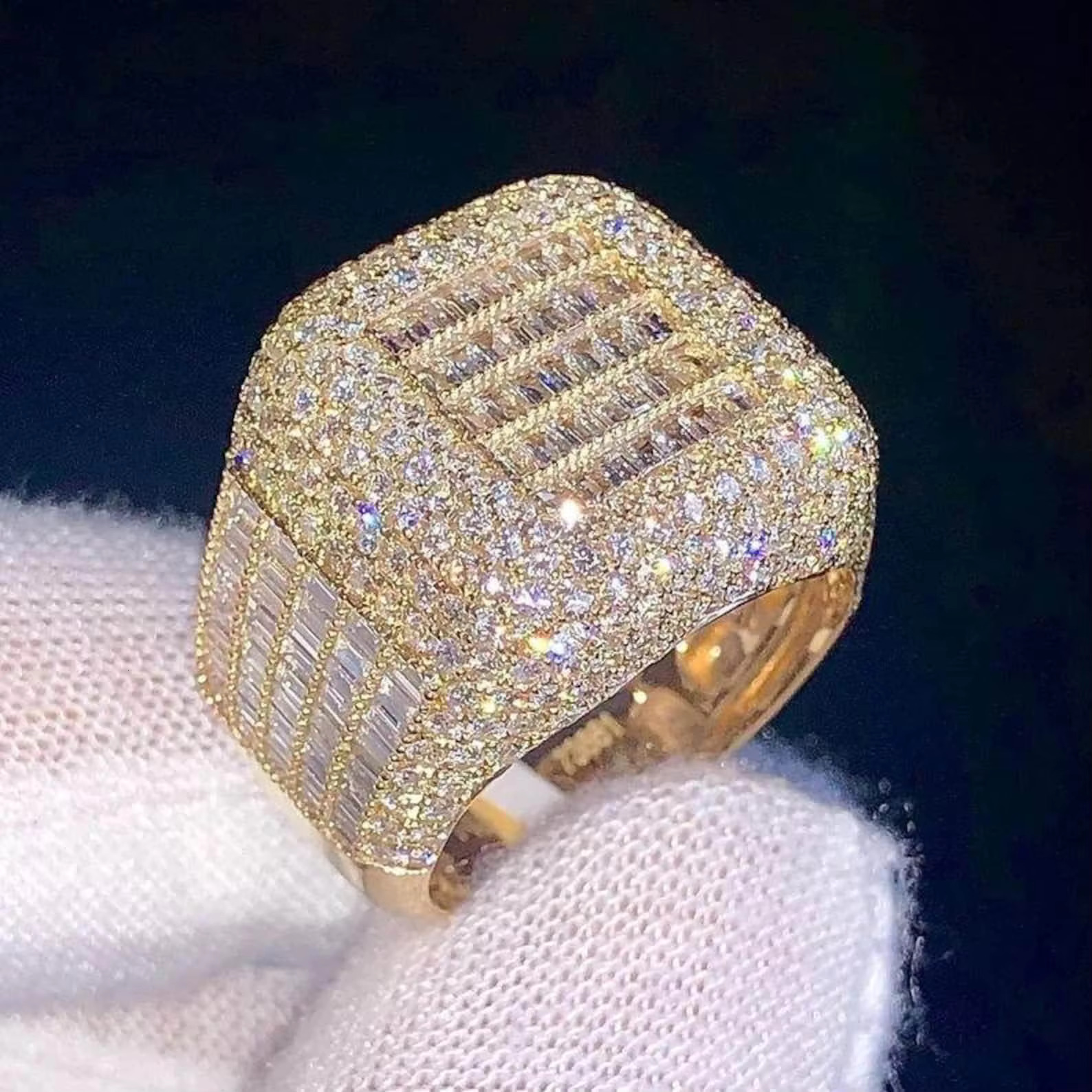 Mens Ring Trend Hip Hop Ice Out VVS Natural 10K 14K 18K Gold Full Diamond Rounded Alphabet Ring Luxury Costume Jewelry