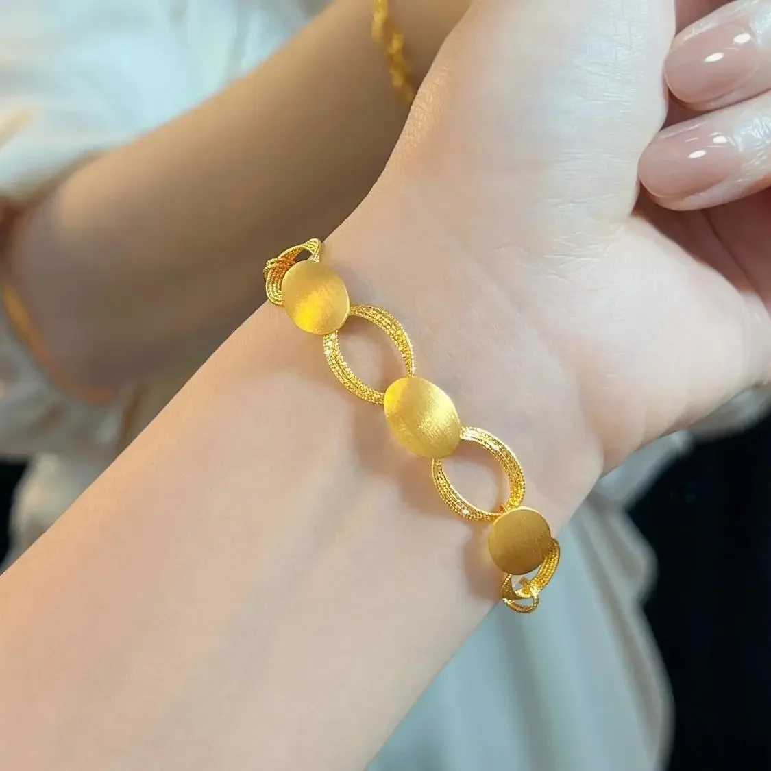 24K yellow gold 9999 real gold Retro light and shadow silk halo brushed craftsmanship interlocking oval gold necklace braceletXJ250315
