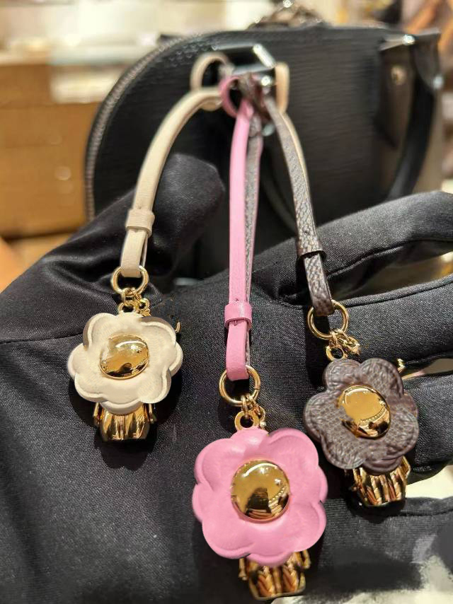 Leather bag charm designer sunflower bag charms keychains Metal ring pendant designer keychain for men women gifts