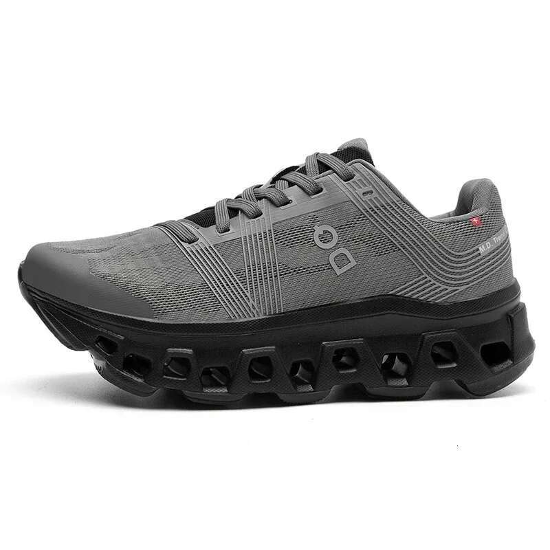 Men's jogging casual shoes, breathable mesh, lightweight, soft sol e, shock-absorbing track and field training sho es