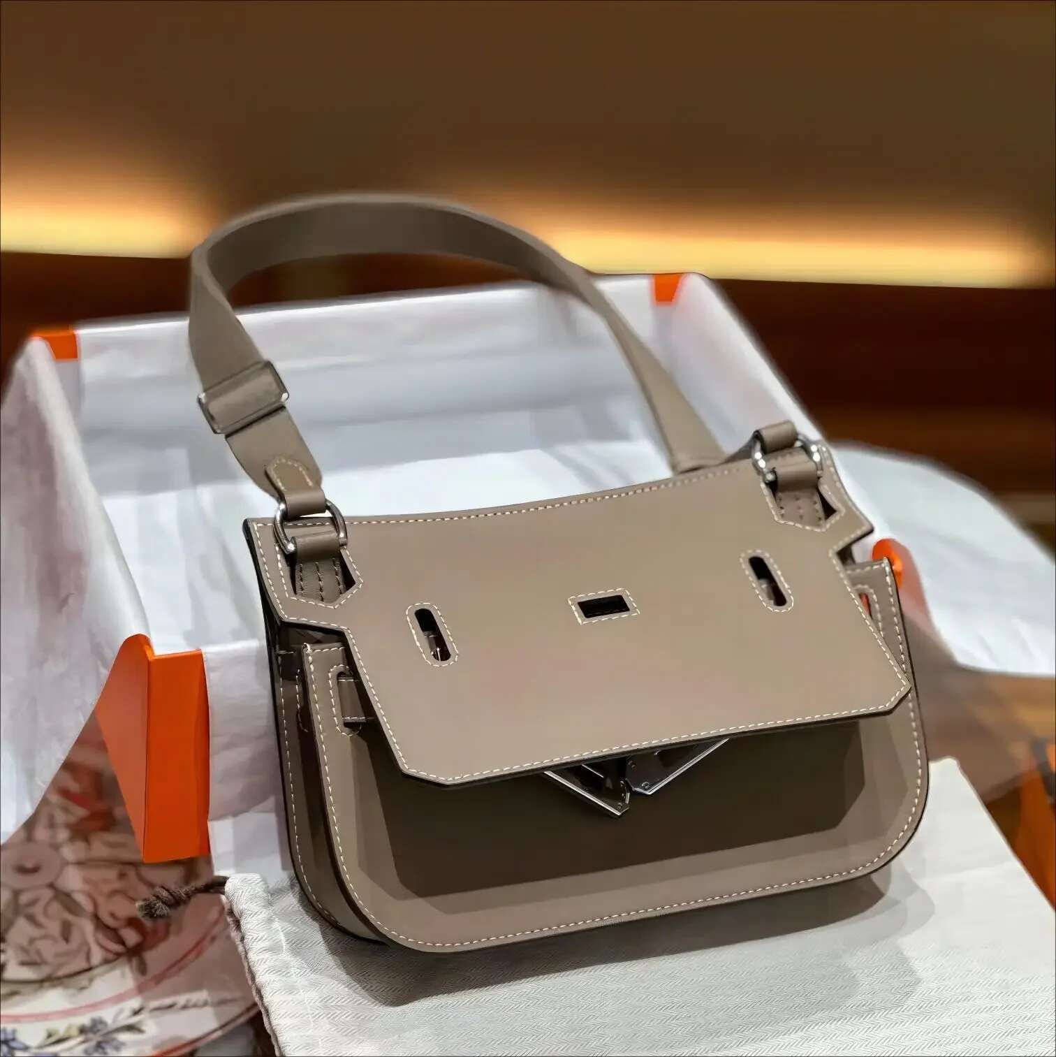 2025 New High-End Fashionable Versatile Genuine Leather Jipai Single Shoulder Crossbody Universal Men's Women's Bag