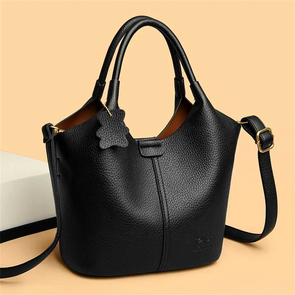 Womens soft leather handbag retro shoulder bag luxury designer womens large capacity bag Sac A Main Y250315