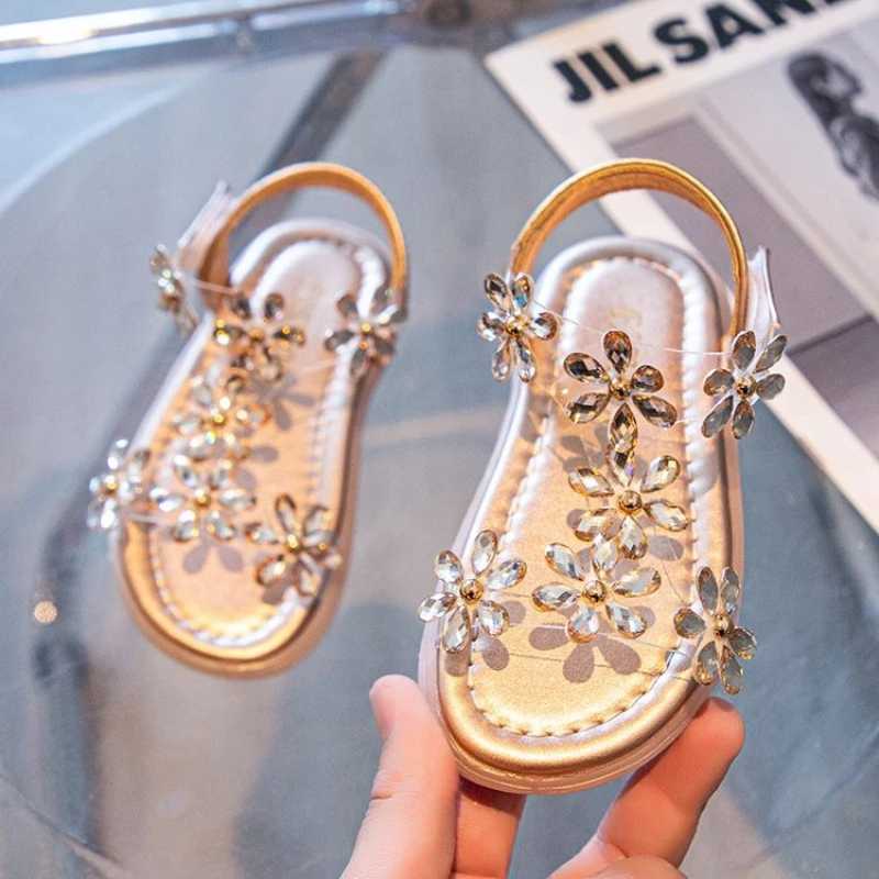 2024 Summer Girls Sandals Flower Crystal Princess Shoes Childrens Fashion Rhinestone Beach Shoes Childrens Anti slip Ankle Strap ShoesT250315