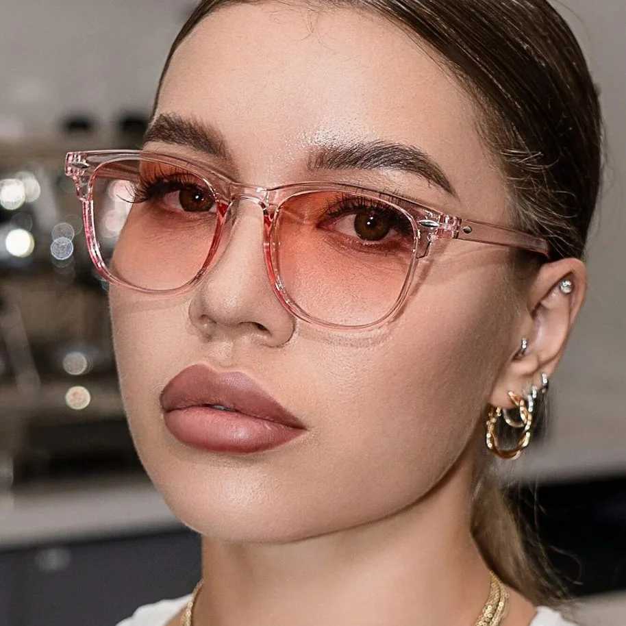 Retro Metal Rivet Sunglasses for Women Retro Neutral Classic Outdoor Travel Fashion Glasses with Gradient Tone W250315