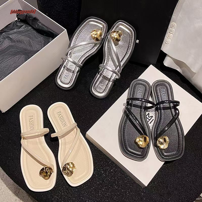 Clip toed slippers women 2025 new summer look white and luxurious, wearing fairy style fake French sandals for outerwear ddmypanda