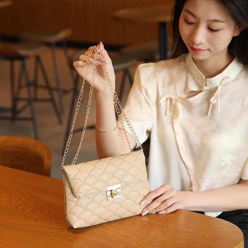 Womens Bag 2024 Simple Embossed Small Square Bag Foreign Trade Wholesale Small Bag Diamond Chain Bag Y250315