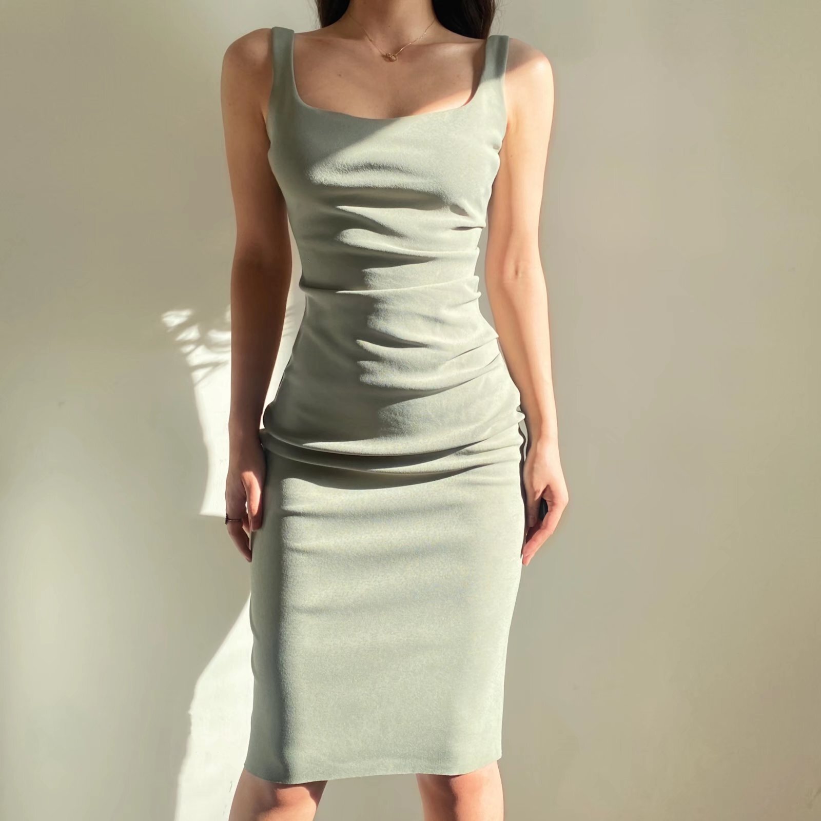 Kendou Street Shooting Tank Top Skirt Summer 2024 New Round Neck Pleated High Elastic Slimming Sexy Wrapped Hip Mid Length Dress