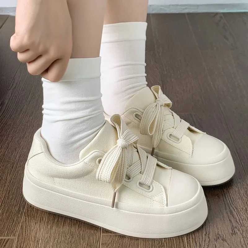 Thick soled white womens shoes 2025 new womens shoes niche casual board shoes popular student canvas shoes trend Y250315