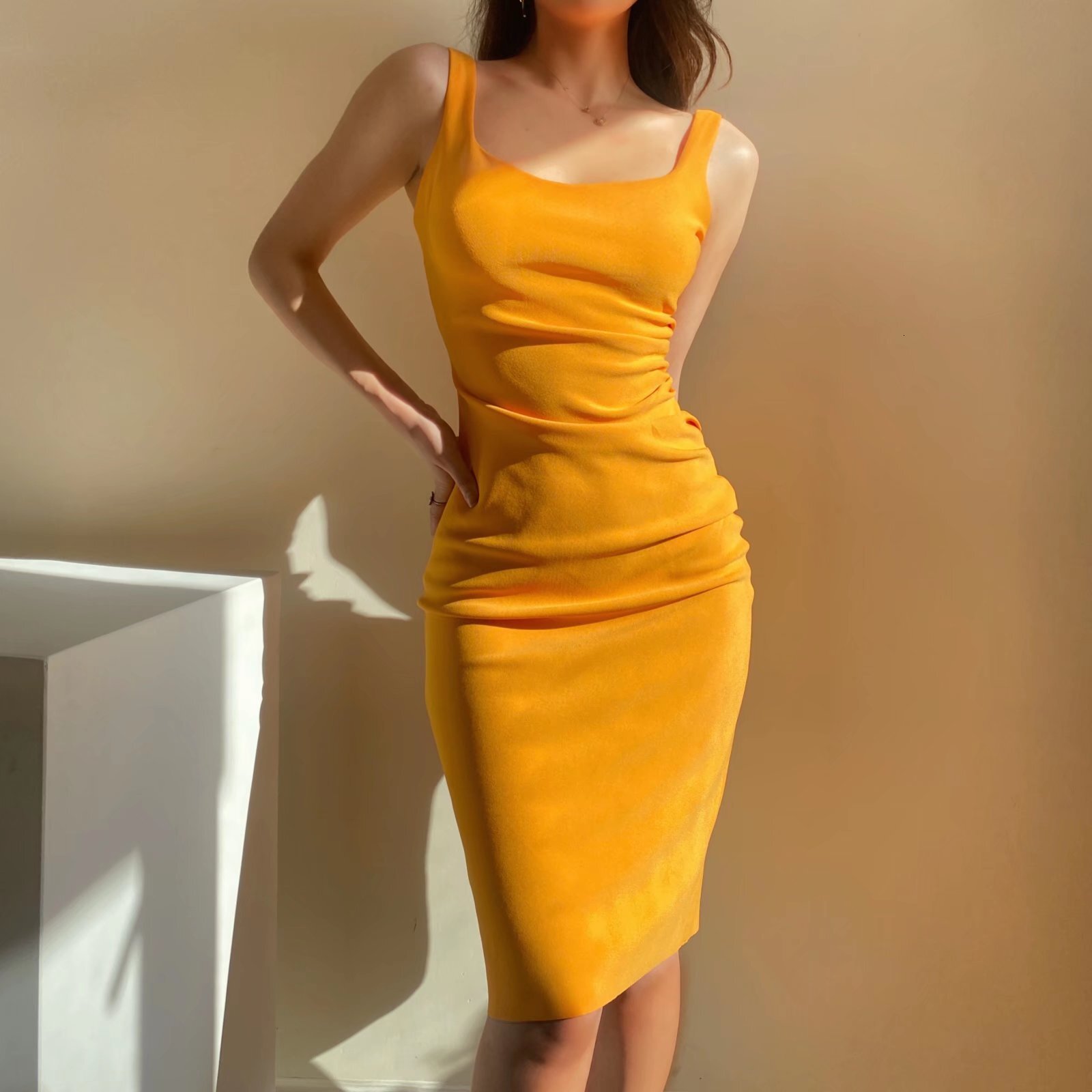 Kendou Street Shooting Tank Top Skirt Summer 2024 New Round Neck Pleated High Elastic Slimming Sexy Wrapped Hip Mid Length Dress