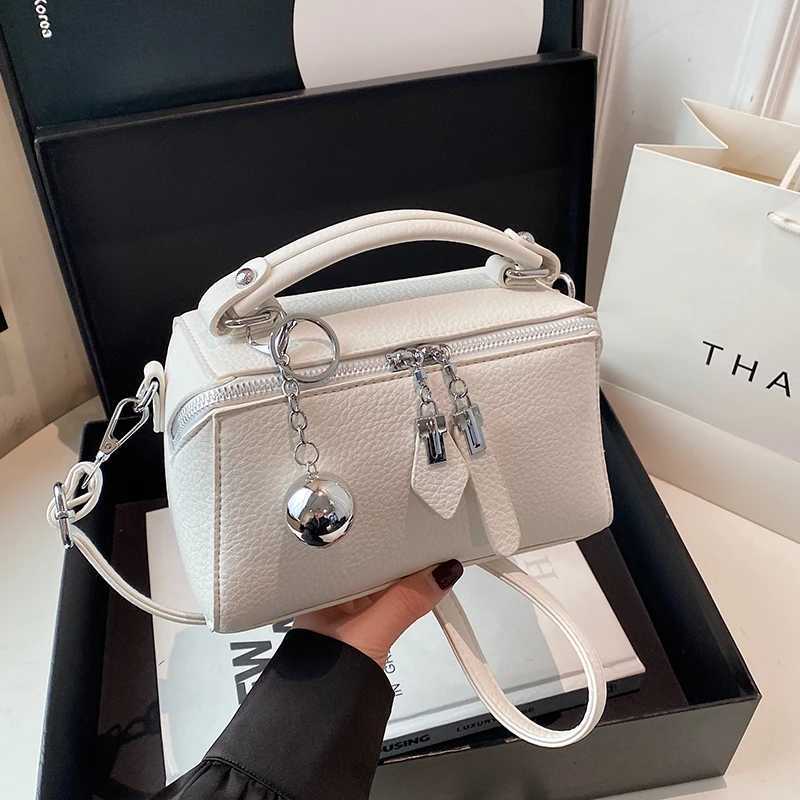 Womens Classic Designer Leather Handbag Womens Shoulder Bag Ten Font Messenger Bag Luxury Elegant and Popular Y250315