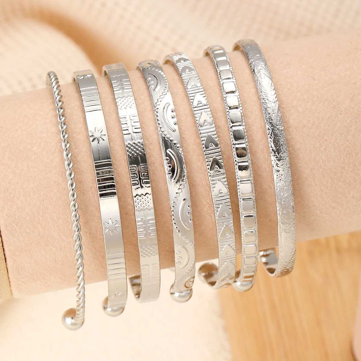 7 pieces/set Retro Elegant Diamond Heart Twisted Design Bracelet Gold Smooth Bracelet Set Female Charm Jewelry GiftXJ250315