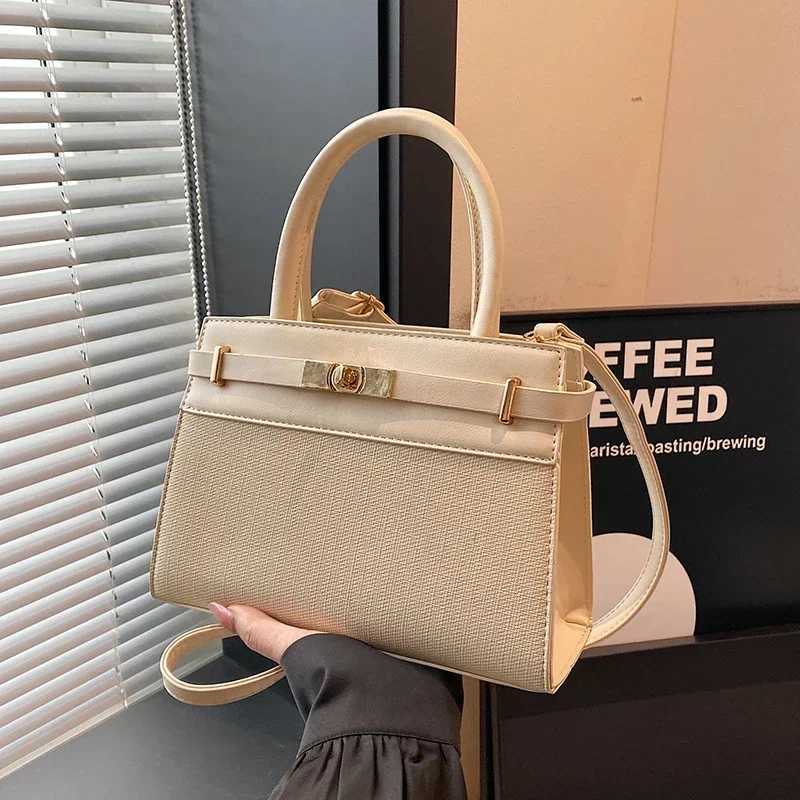 Chic Casual Messenger - Luxury Vintage Leather Purse With Crossbody Strap Minimalist Parisian-Inspired Design Y250315