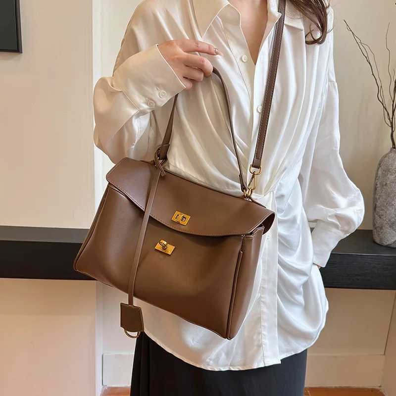 French niche luxury large capacity elegant shoulder bag bottom fashionable casual and soft Y250315