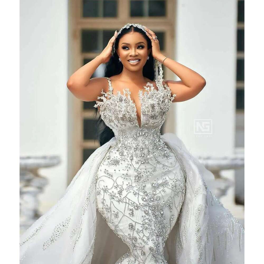 2025 Custom trumpet bright crystals beads dress for bride novice wedding gowns o with removable dress