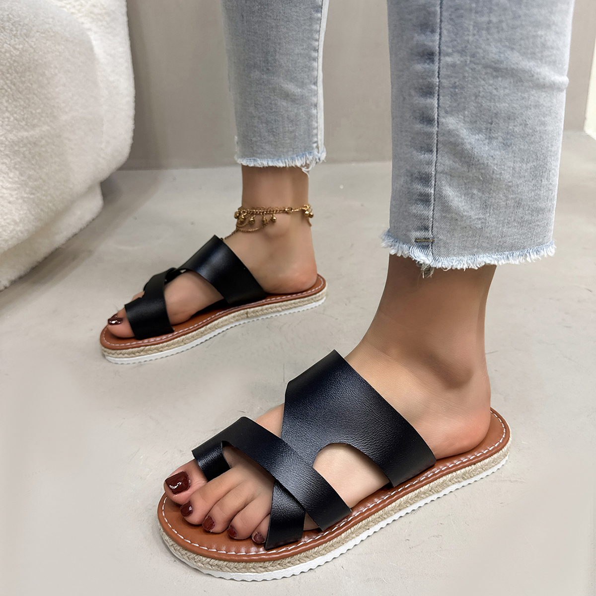 Summer Essential: Soft & Stylish Women's Flat Sandals