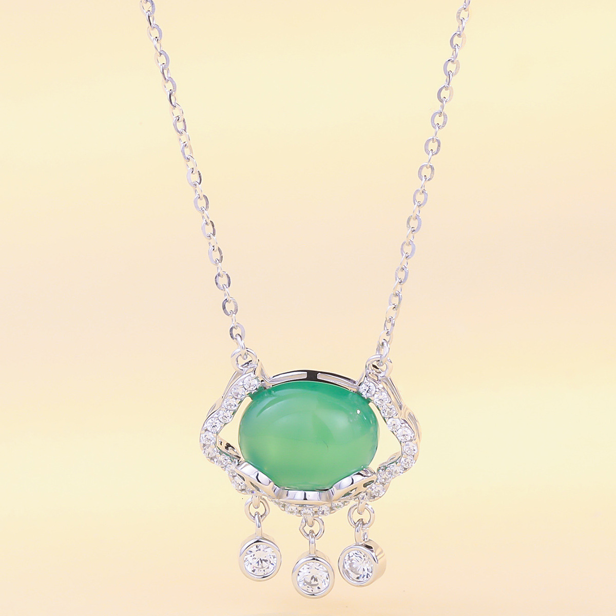 925 Necklace female retro style emerald sterling silver green chalcedonic diamond Peace lock necklace new Chinese clavicle chain jewelry