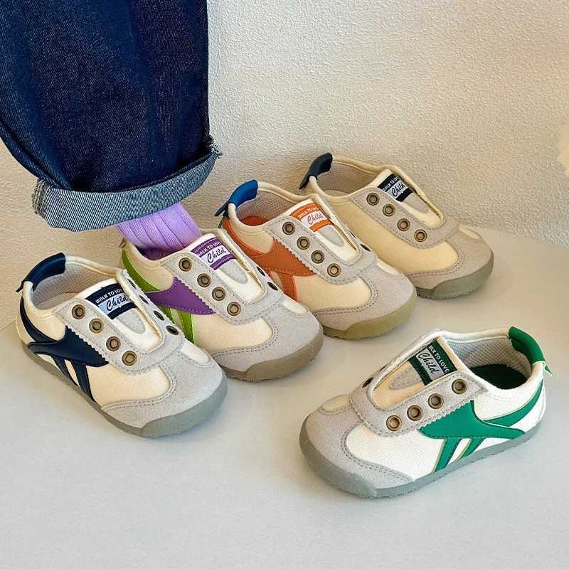 Athletic Outdoor Childrens canvas 2025 spring new style for boys and girls soft soled comfortable casual board kindergarten indoor shoes C260130