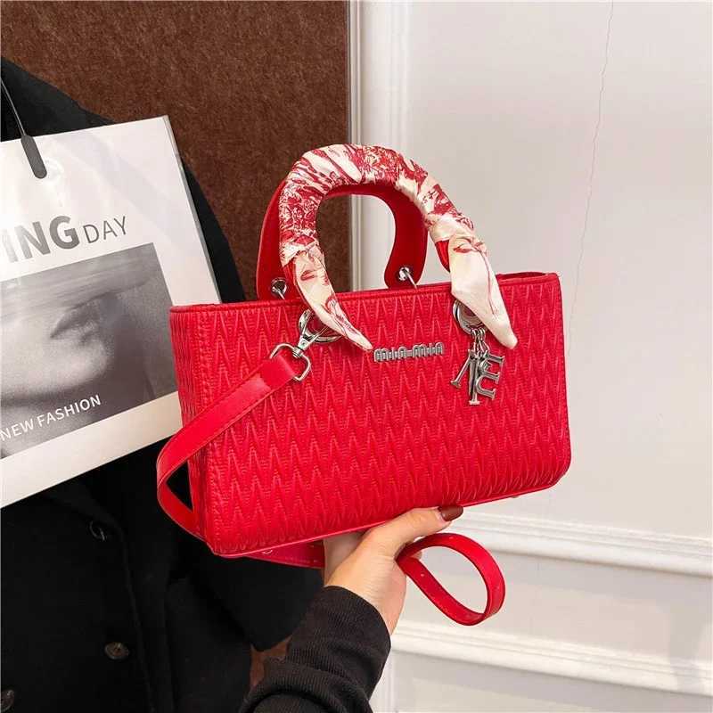 High quality womens chain strap cross body bag womens zipper bag casual travel shoulder bag fashionable design handbag Y250315