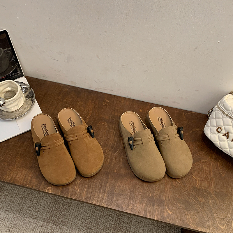 Stylish Women's Slip-On Slippers - Versatile Design with Soft Soles for All Seasons