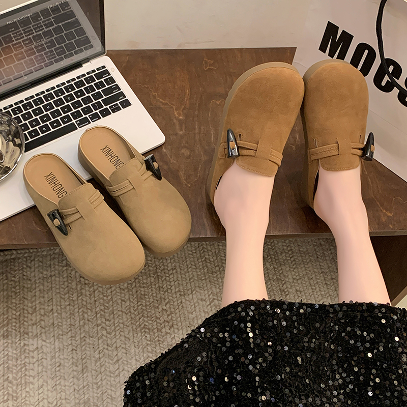 Stylish Women's Slip-On Slippers - Versatile Design with Soft Soles for All Seasons