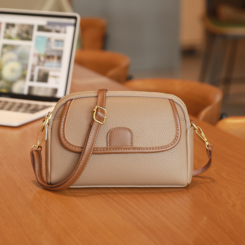 Mobile Phone Women's 2024 New Stylish Wide Strap Premium Texture Single Shoulder Crossbody Small Square Bag