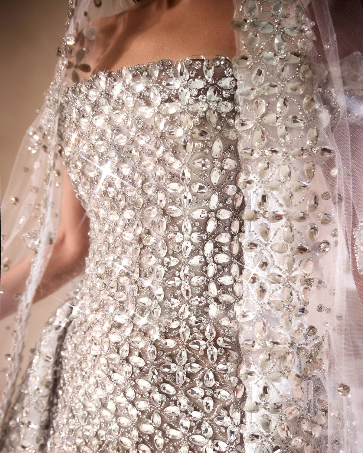 Stunning Crystal Wedding Dresses Off Shoulder 3D Flowers Bridal Gowns with Detachable Train Mermaid Customized Sweep Train Bride Dress Vestidos De Nov