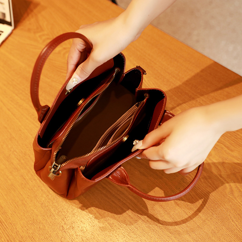 Counter Top Cowhide Crossbody Handbag Versatile 2024 Genuine Leather Large Capacity Wide Shoulder Strap Tote Bag