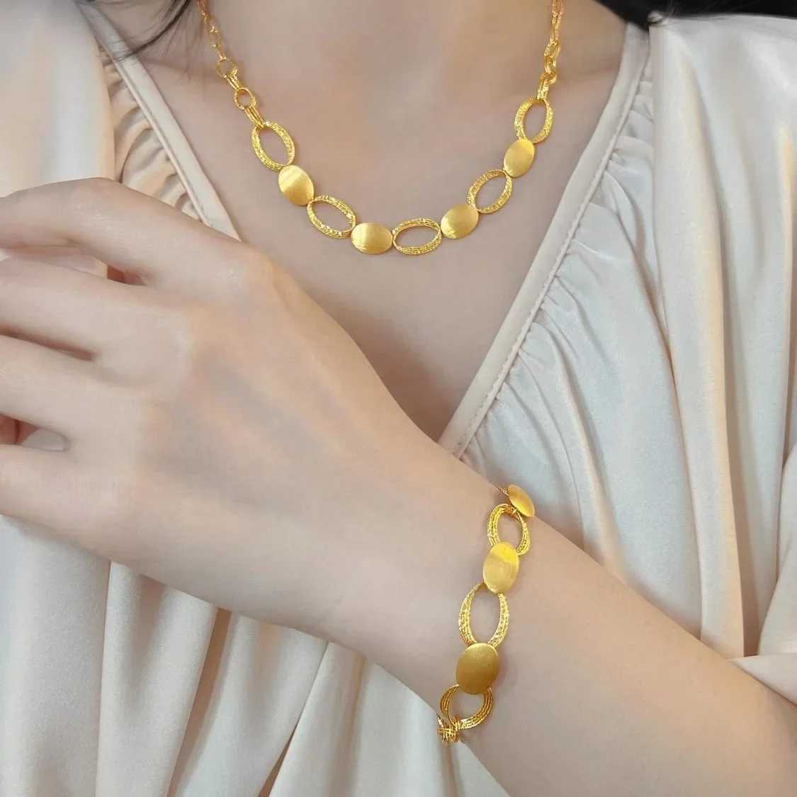24K yellow gold 9999 real gold Retro light and shadow silk halo brushed craftsmanship interlocking oval gold necklace braceletXJ250315