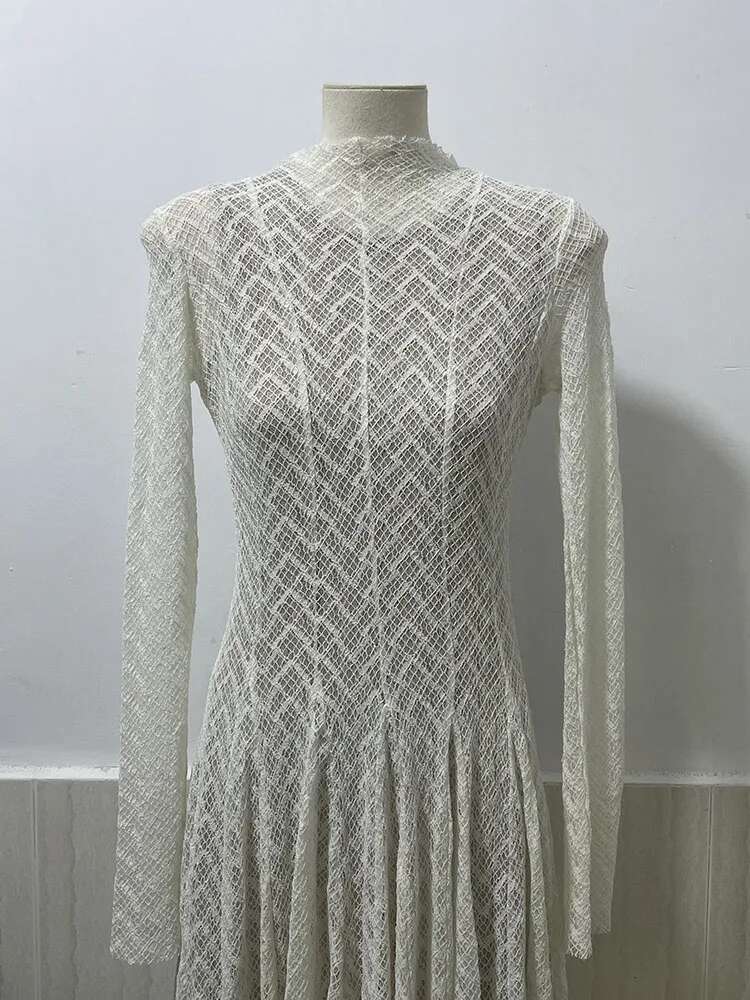 DEAT Fashion Lace Dress Women's Round Neck Hollow Out Slim Long Sleeve Retrac Waist Big Swing Dresses New 7Ab8070