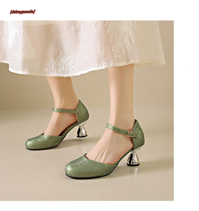 Spring and summer new Chinese style women's paired skirts, fashionable sandals with toe caps, fairy style, hollow single shoes for outdoor wear, 