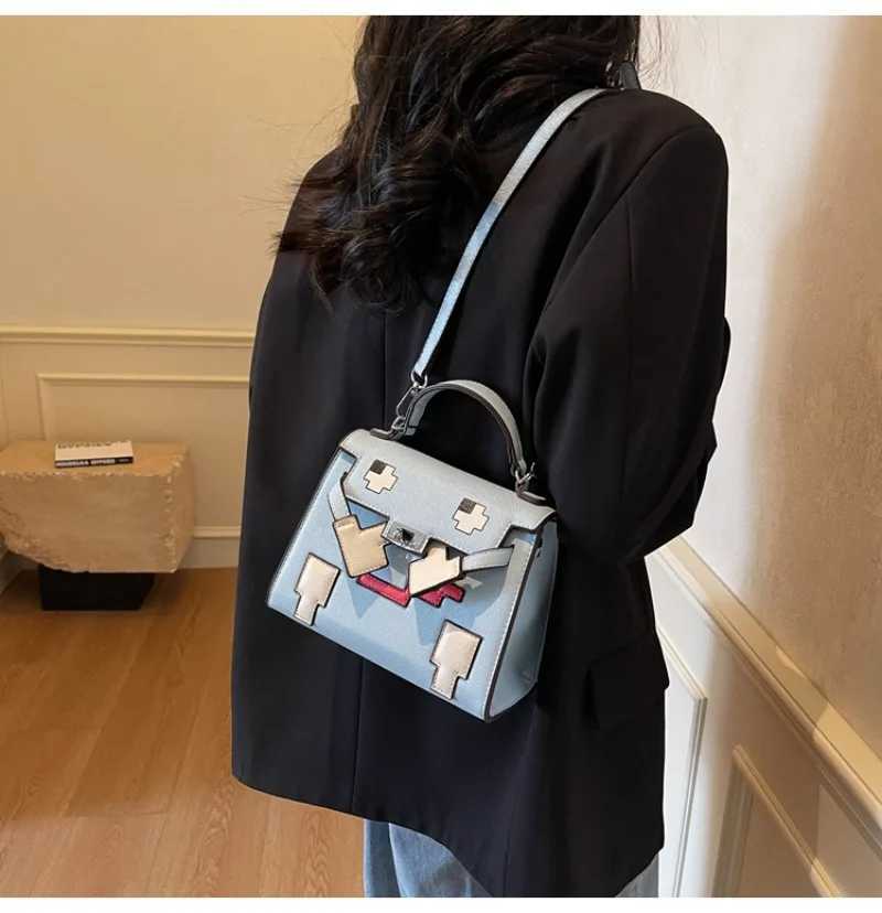 Retro Chic Leather Crossbody Bag - Vintage-Inspired Clutch With Gold Letter Multipurpose Casual Commuter Design Y250315