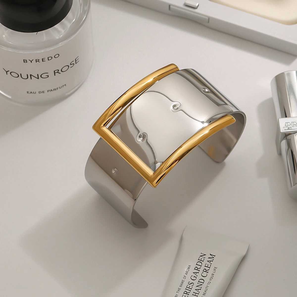 Uworld Minimalist Buckle Design Bracelet Stainless Steel Gold and Silver Color Matching Buckle Open Bracelet Womens Jewelry GiftXJ250315