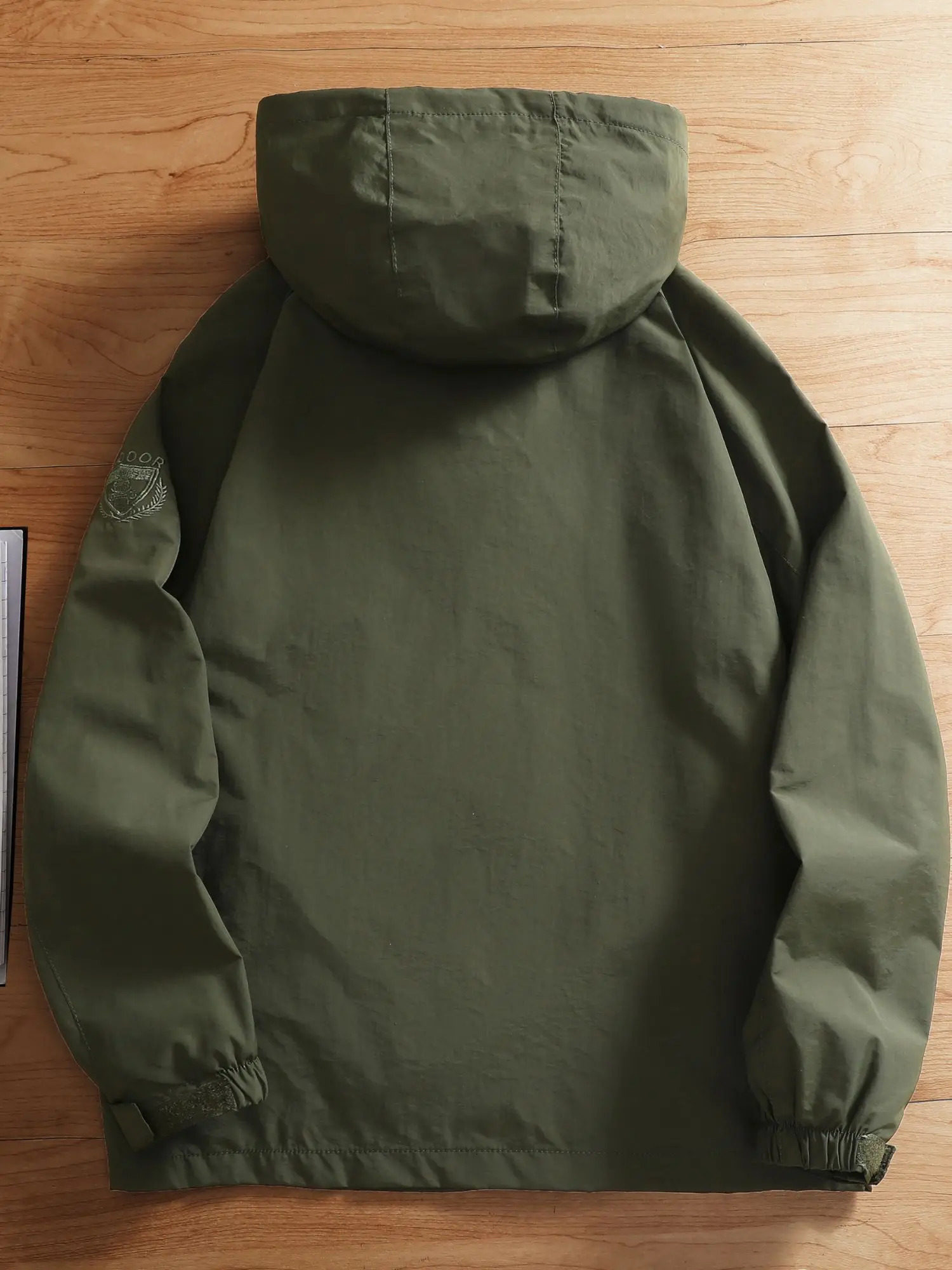 Mens outdoor hiking sports leisure waterproof windproof multi pocket detachable hat jacket 250313