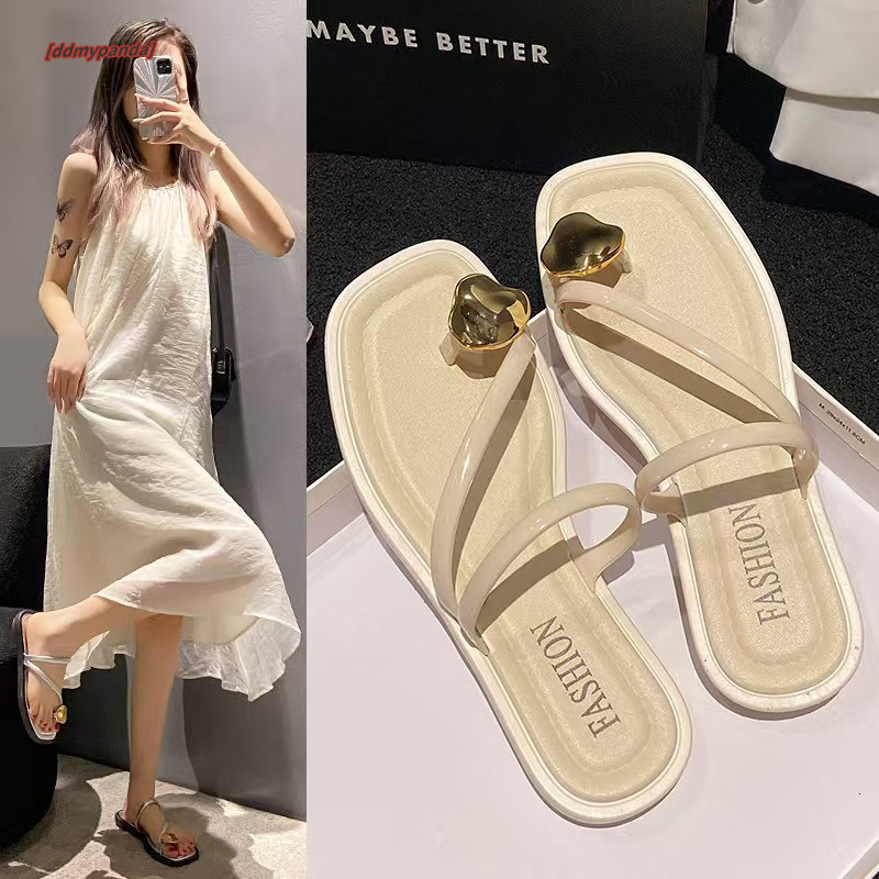 Clip toed slippers women 2025 new summer look white and luxurious, wearing fairy style fake French sandals for outerwear ddmypanda