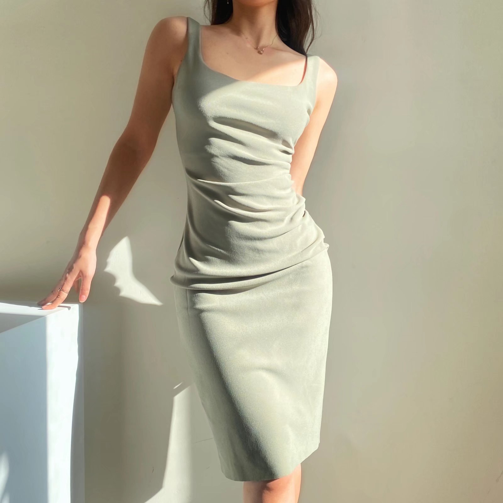 Kendou Street Shooting Tank Top Skirt Summer 2024 New Round Neck Pleated High Elastic Slimming Sexy Wrapped Hip Mid Length Dress