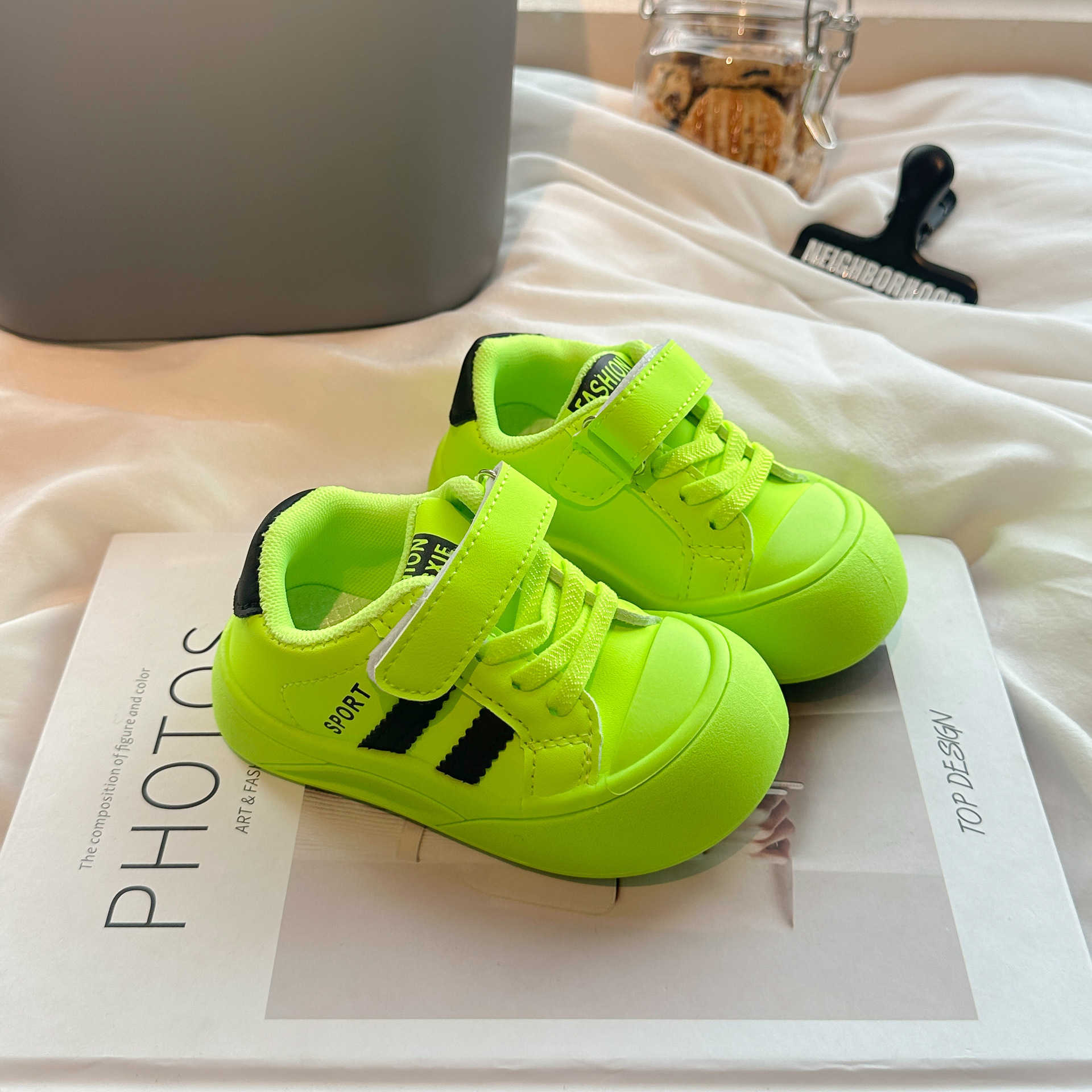 Athletic Outdoor Infant and toddler walking shoes male baby shoes soft soled anti slip shoes single shoes for girls spring and autumn styles white sho