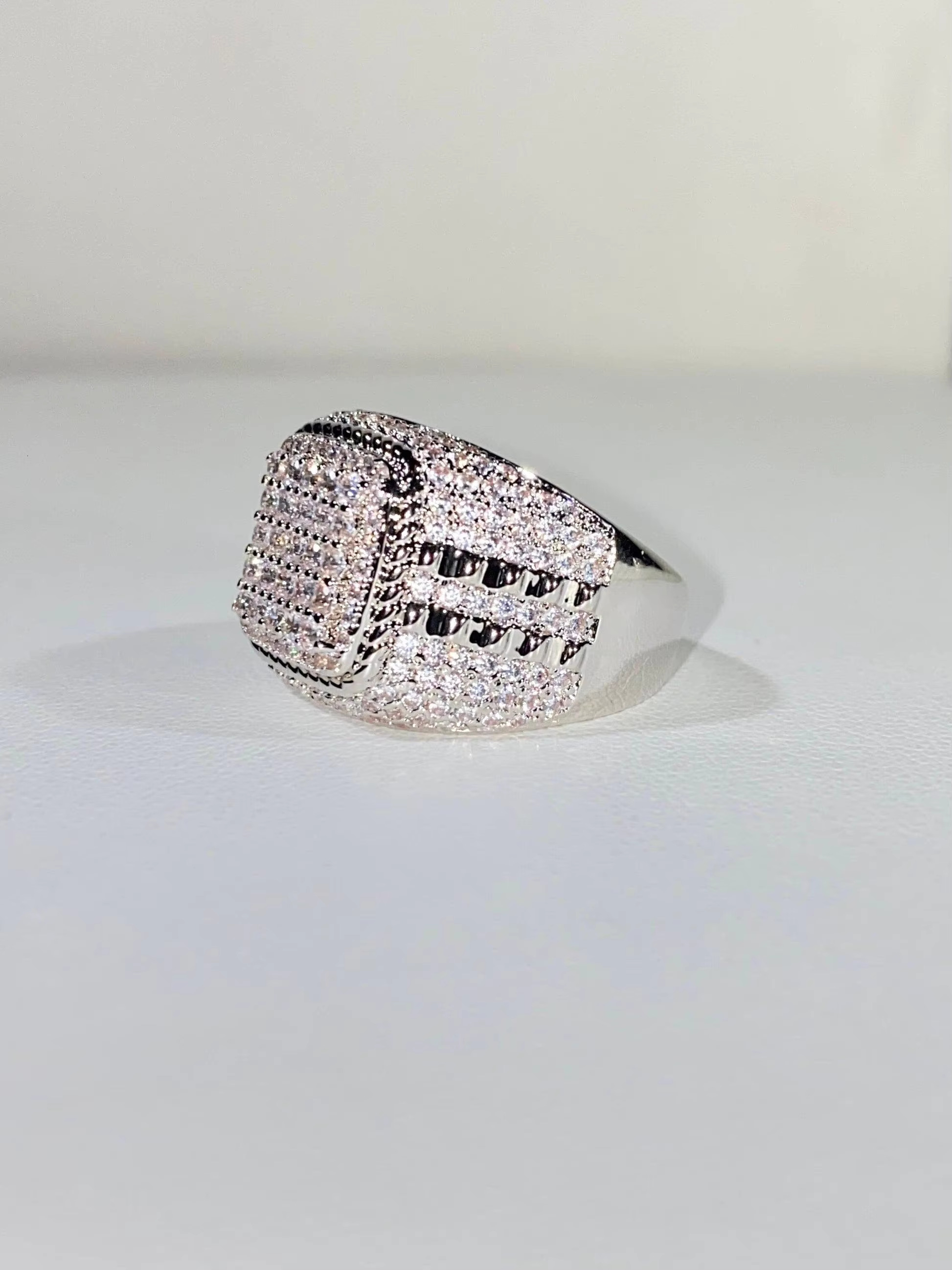 Mens Luxury Costume Jewelry Trendy Hip Hop Ring Full Diamond Rounded Alphabet 10K 14K 18K Gold Lab Grown Ice VVS Moissanite