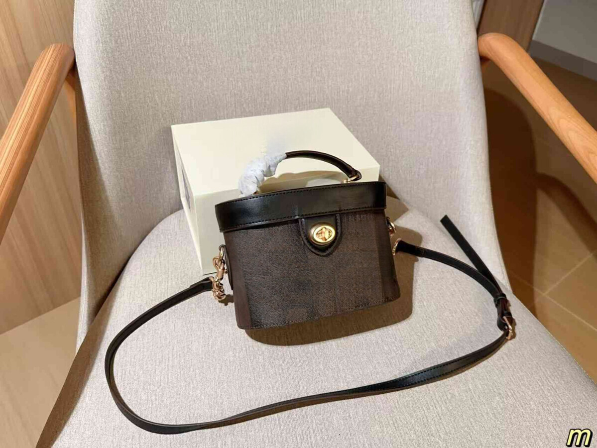 Designer Diana Totes Bag Women Luxurys Bamboo Tote Bags Mens Shopping Bag Handbags Crossbody Shoulder Bag Wallet Clutch Woman Purse 2212211D 55f