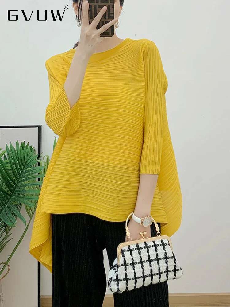 GVUW Pleated Blouse For Women 2025 New Spring O-Neck Three Quarter Sleeve Solid Color Loose Casual Shirt Female Elegant 17G2471