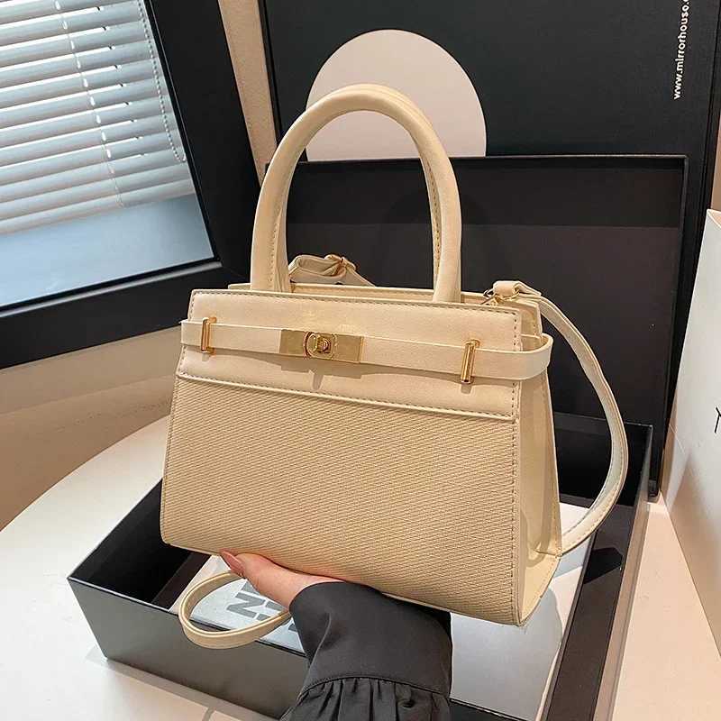 Chic Casual Messenger - Luxury Vintage Leather Purse With Crossbody Strap Minimalist Parisian-Inspired Design Y250315