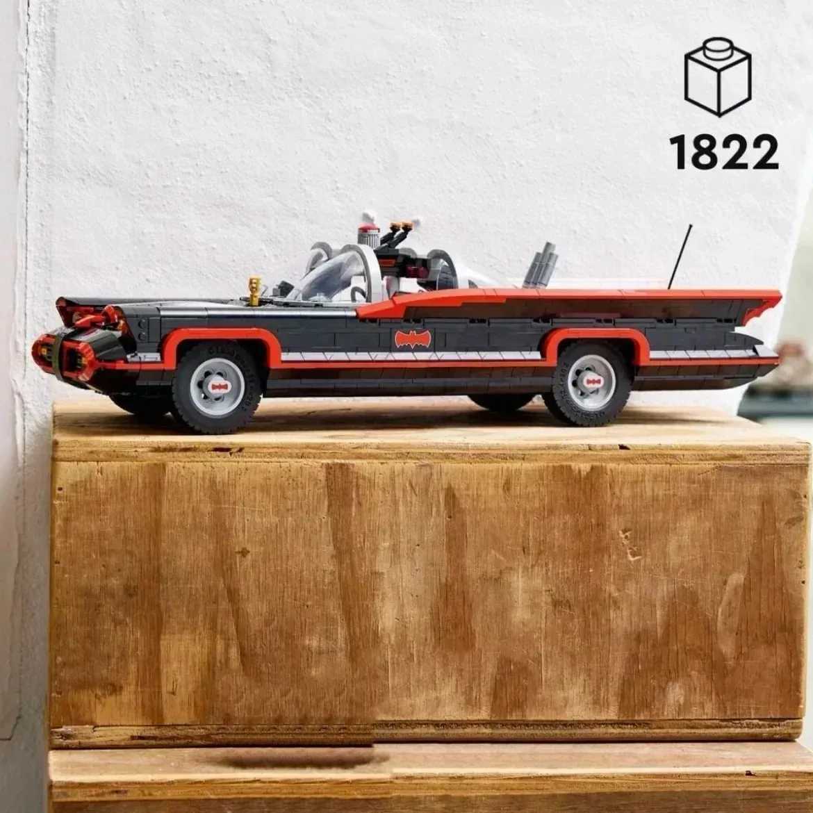 Miniso The Classic Tv Series Bat Car 76328 Building Blocks Mobile Car Model B Toys for Children Boys Christmas Gifts Y250315
