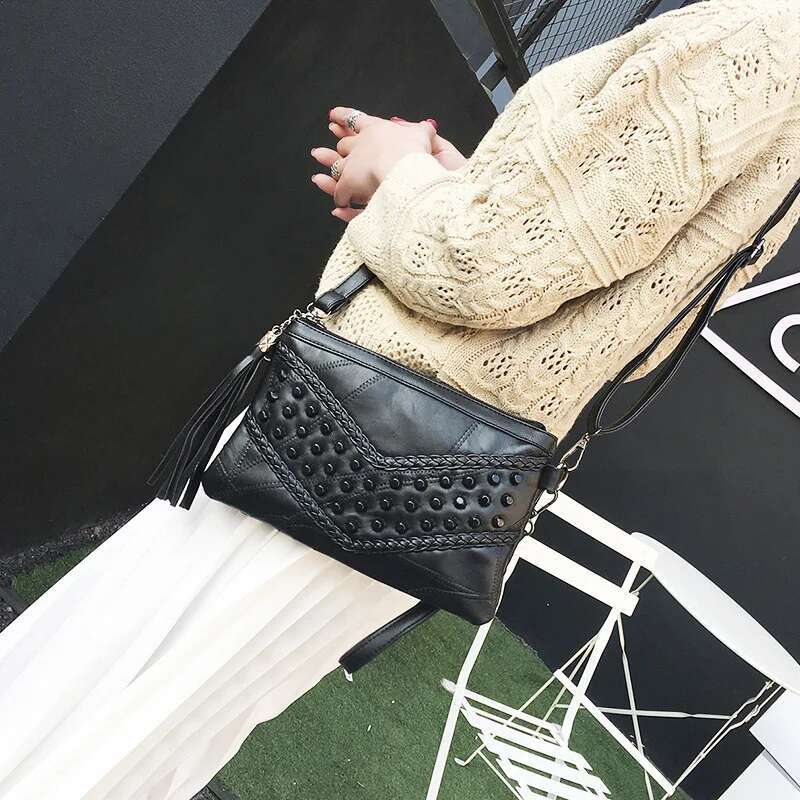 2025 New Tassel Women's Bag Designer Fashion Tassel Handbag Leather Women's Crossbody Bag Women's Bundle
