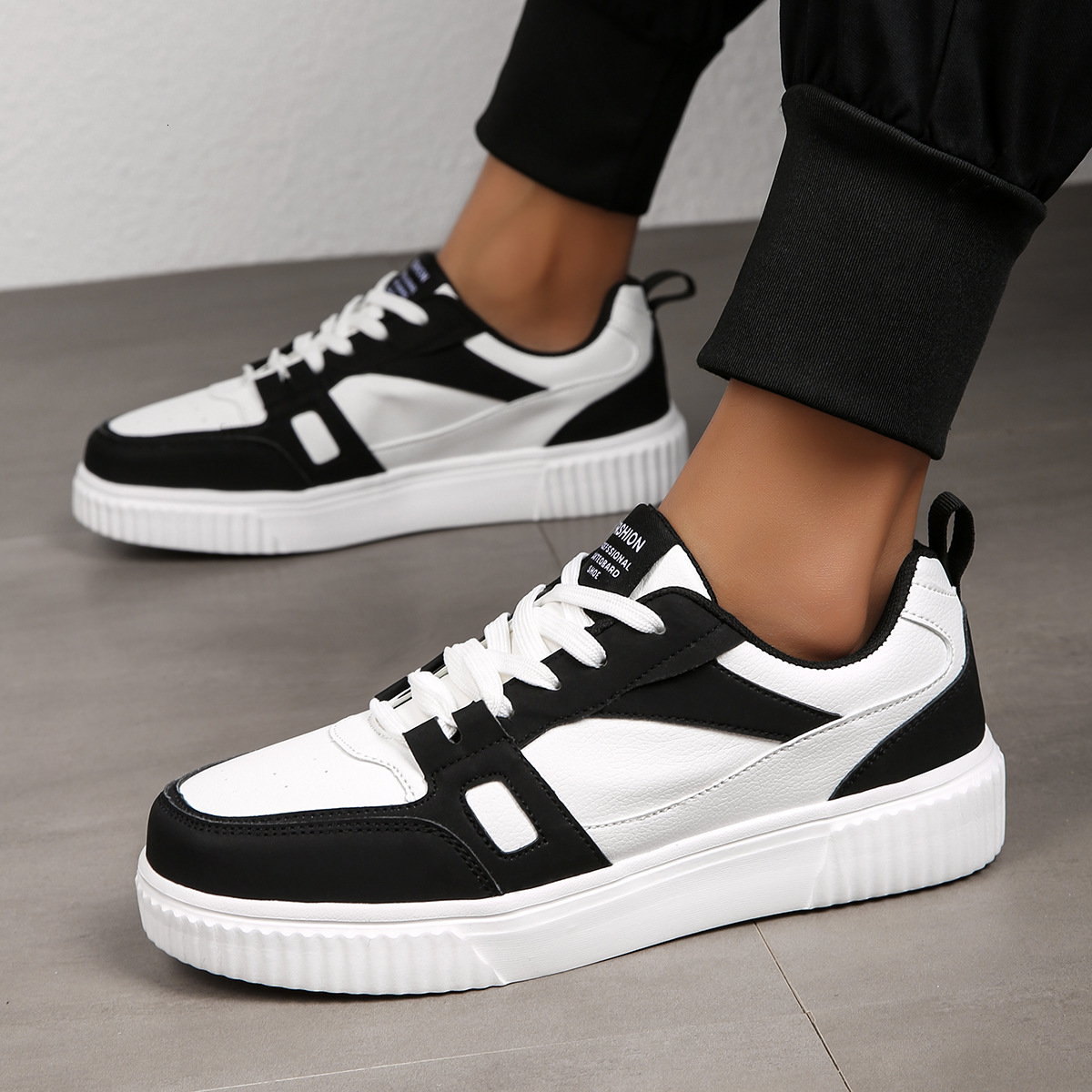 Designer Shoes Men and Women Leather Casual Shoes 2025 New Korean Fashion Couple Sneakers