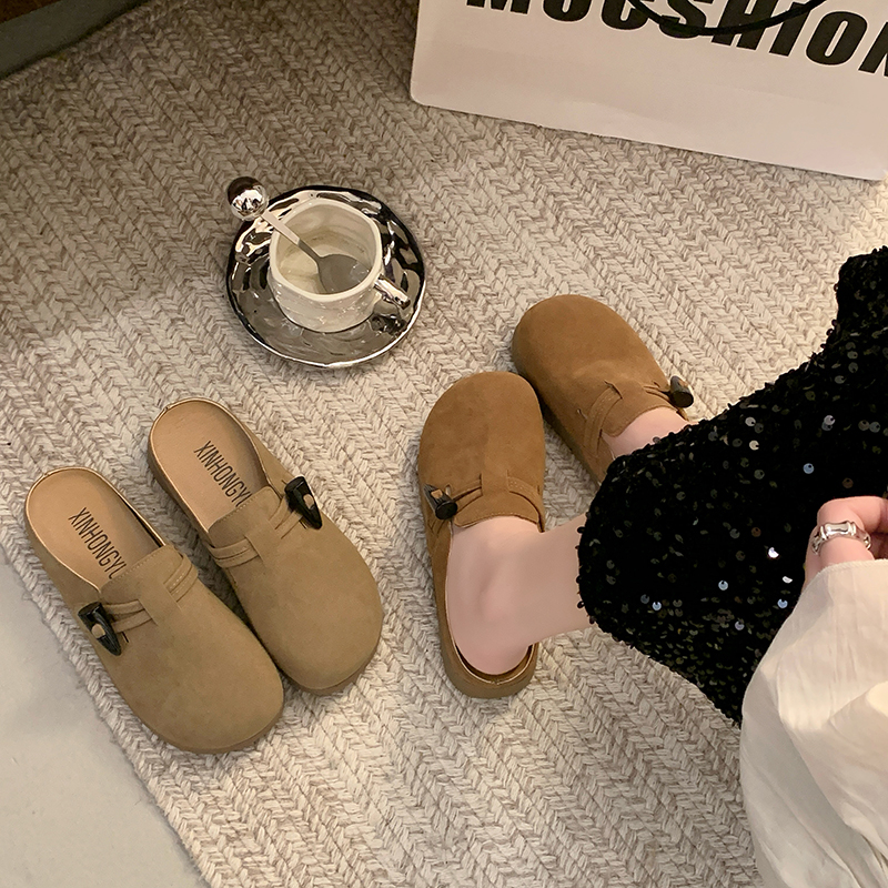 Stylish Women's Slip-On Slippers - Versatile Design with Soft Soles for All Seasons