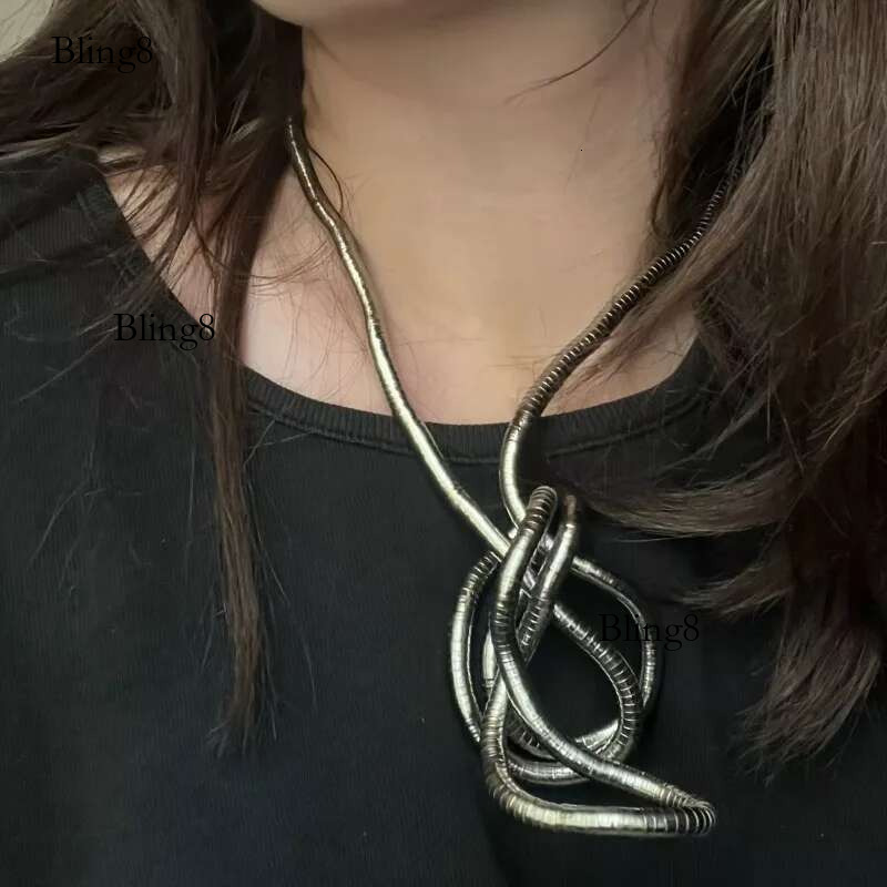 Men and Women Punk Hip-hop Style Snake Necklace Collarbone Bracelet Personalised Twistable Adjustable Snakebone Chain