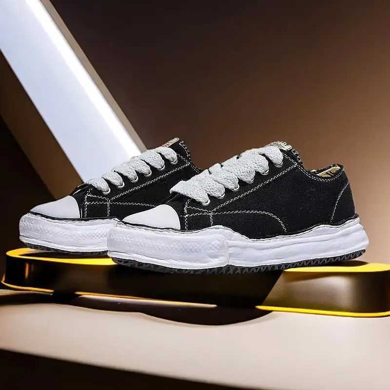 New autumn canvas shoes mens low top thick selling high gain casual sports shoes Y250315