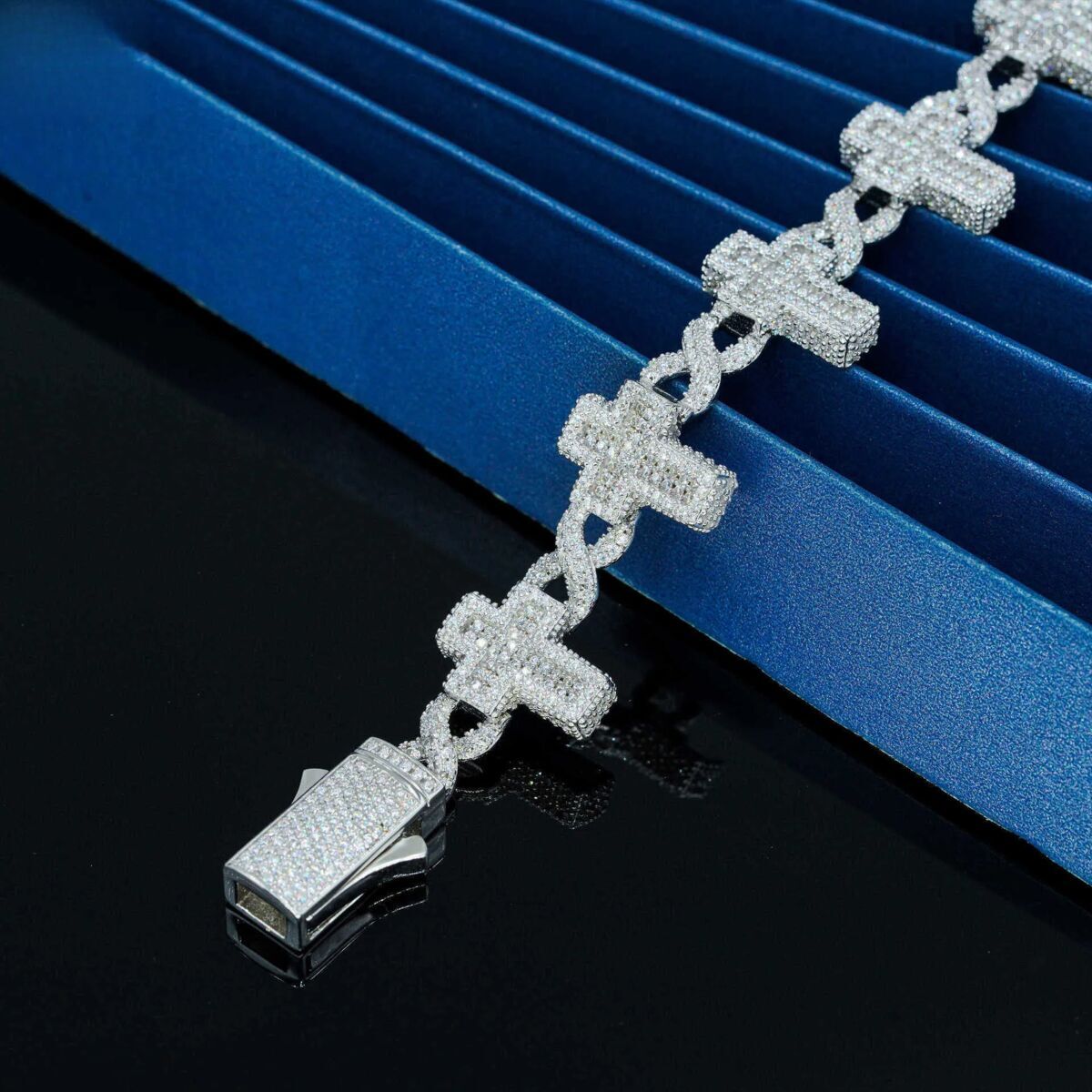 DE Fancy Dazzg Moissanite Fashion Fine Jewelry Striking Brilliance Sterg Sier 16mm Cross Charm Chain Necklace